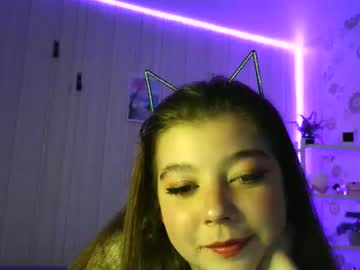 baby viki kiss